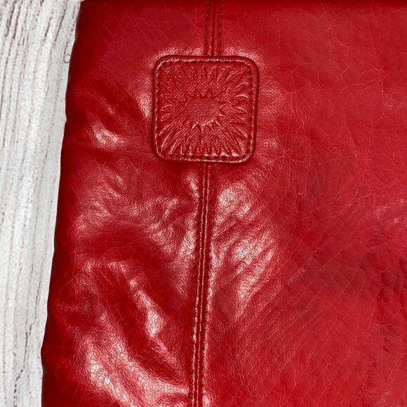 Clutch purse with wrist strap, zipper closure red - Picture 2 of 9